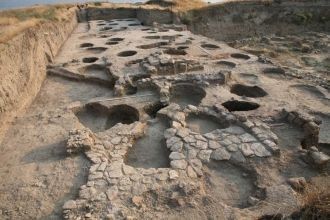 Примерно треть древнего городища распола