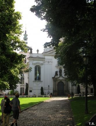 Внутренний двор Страговского монастыря.