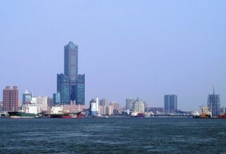 Высотка Тантекс-Скай-Тауэр расположена в