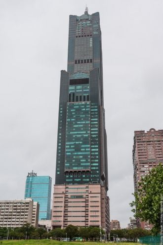 Небоскрёб находится в деловом районе Гао