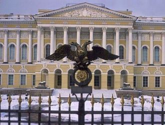 Михайловский дворец построен в стиле амп