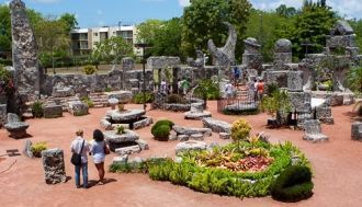 Движение на дорогах здесь отличается спо