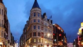 Шафтсбери-авеню (англ. Shaftesbury Avenu