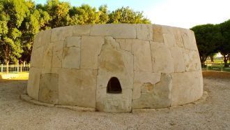 Позднее, неподалеку от руин поселений, а