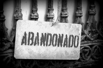 Есть и заброшенные могилы. Если в течени