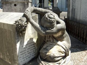 Захоронение мадемуазель Allix Lesgards. 