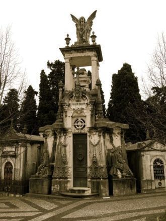 К 1839, самые богатые семьи начали воздв