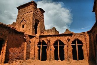 Здания выполнены в традиционной мароккан