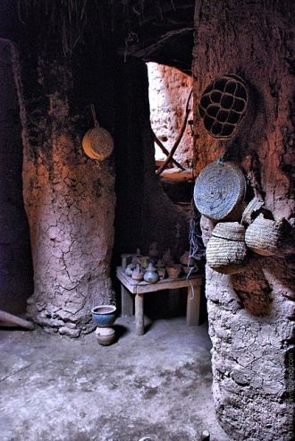 Внутри еще одного дома.