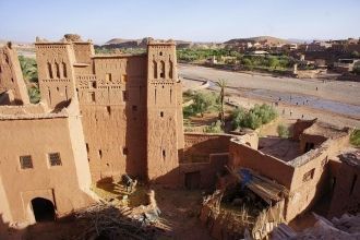 По периметру город окружён оборонительны