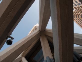 В пирамиде имеется в общей сложности три