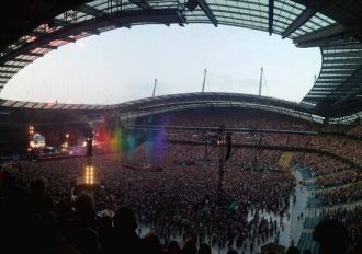 Стадион Этихад Стэдиум во время концерта