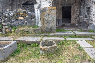 Крест у церкви в крепости Лори Берд.