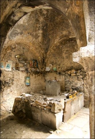 До наших дней сохранились лишь руины нек