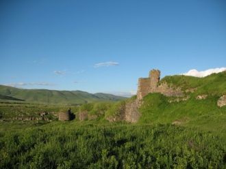 Лорийская крепость (Лори берд) стоит на 