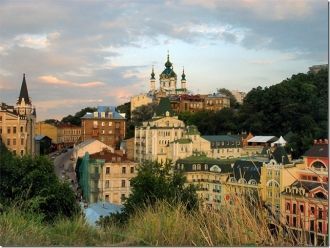 Вид на Андреевский спуск с Замковой горы