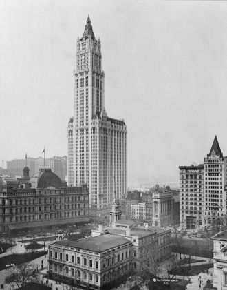 Woolworth Building в год открытия - 1913