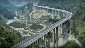 Строителям при его возведении пришлось п