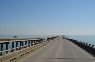 Возведение моста проводилось одновременн