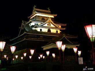 С верхнего этажа башни замка можно увиде