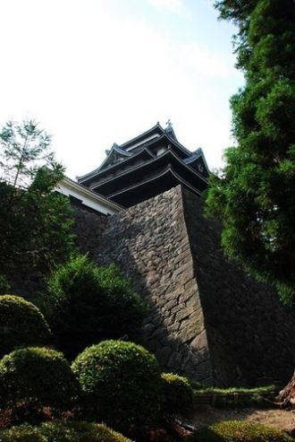 Башня замка ожидала ту же судьбу, но люд