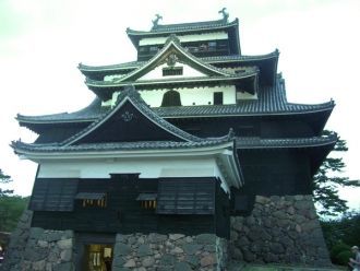 Весной здесь буйно цветут вишневые дерев