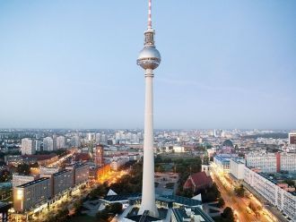 Берлинская телебашня высотой в 368 м явл