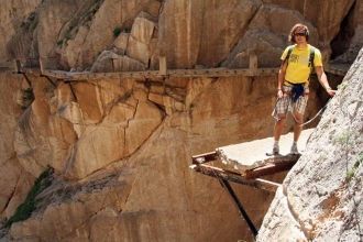 В некоторых местах ступать приходится по