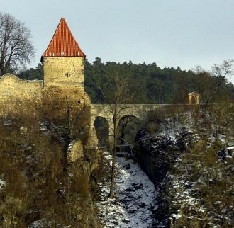 Только в XIV веке у замка появились новы