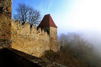 Капелла св. Вацлава — находится в южной 