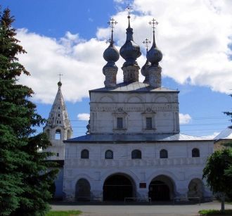 В 1670 г. над «святыми воротами» Михайло