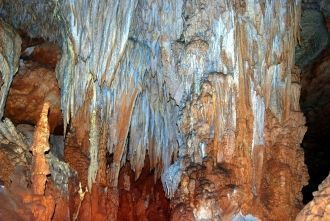 Носить обувь запрещено, однако при этом 