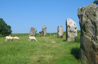 Кроме того, говорят, что камни чудесным 