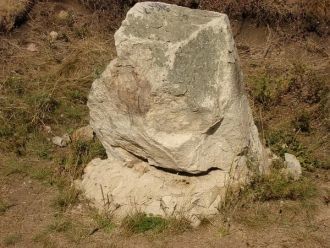 По словам местных жителей, раньше камней