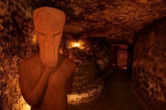 И хотя возле этого фонтана висит табличк