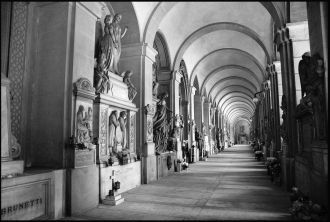 Кладбище Стальено повторяет иерархическу