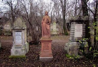 Могила Хуго Вакано. Молодой человек умер