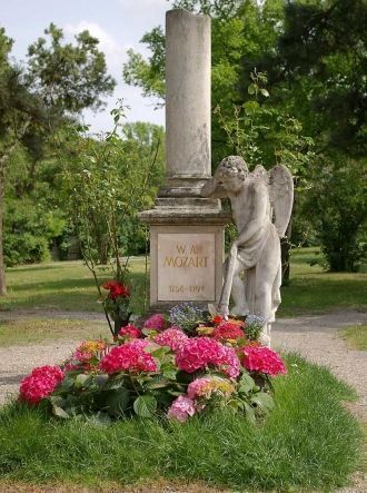 Кенотаф Моцарта — наиболее известное «за