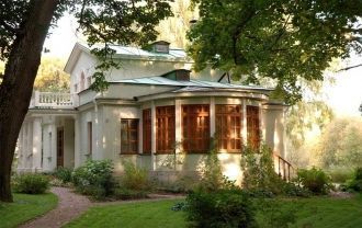 Начав карьеру, как многие дворяне, с вое