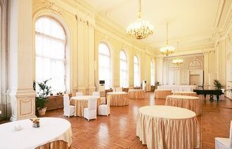 Николаевский дворец изначально был оснащ