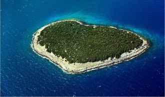 Один из маленьких островов в Национально