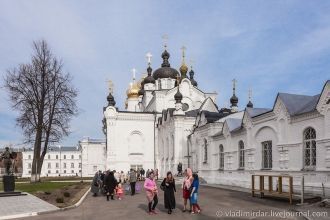 Главное здание комплекса – Богоявленский