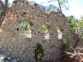 Античный город Олимпос. Крепостные стены