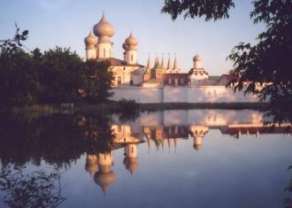 В середине 20-х годов монастырь был закр