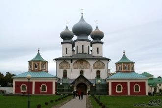 Главной и самой старинной постройкой явл