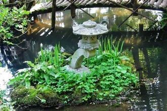 В ботаническом саду Андре Хеллера присут