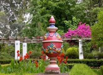 На территории парка расположено множеств