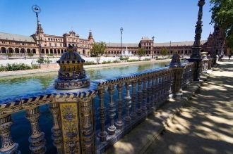 Ливанские кедры, пальмы, огромные клумбы