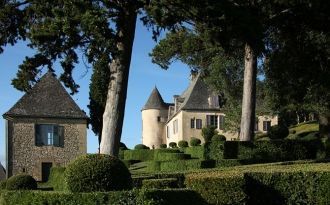 Экскурсии в этом огромном саду организов