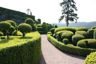 Из окон замка можно увидеть две разные с